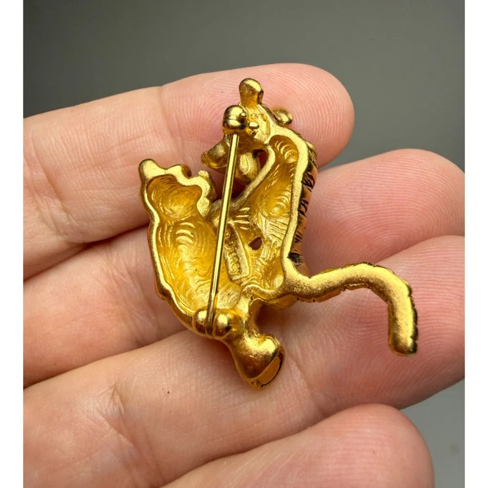 Disney Parks Gold Tone Winnie the Pooh & Tigger Too Enamel Brooch Pin Vintage